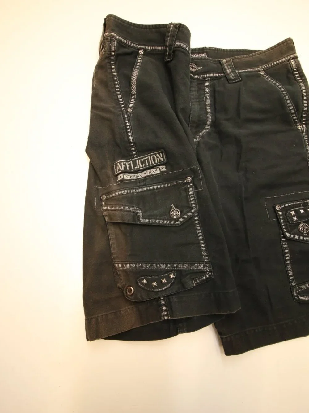 Affliction Faded Black Cargo Studded Shorts Mens 36 Heavy Canvas Y2K READ FADES